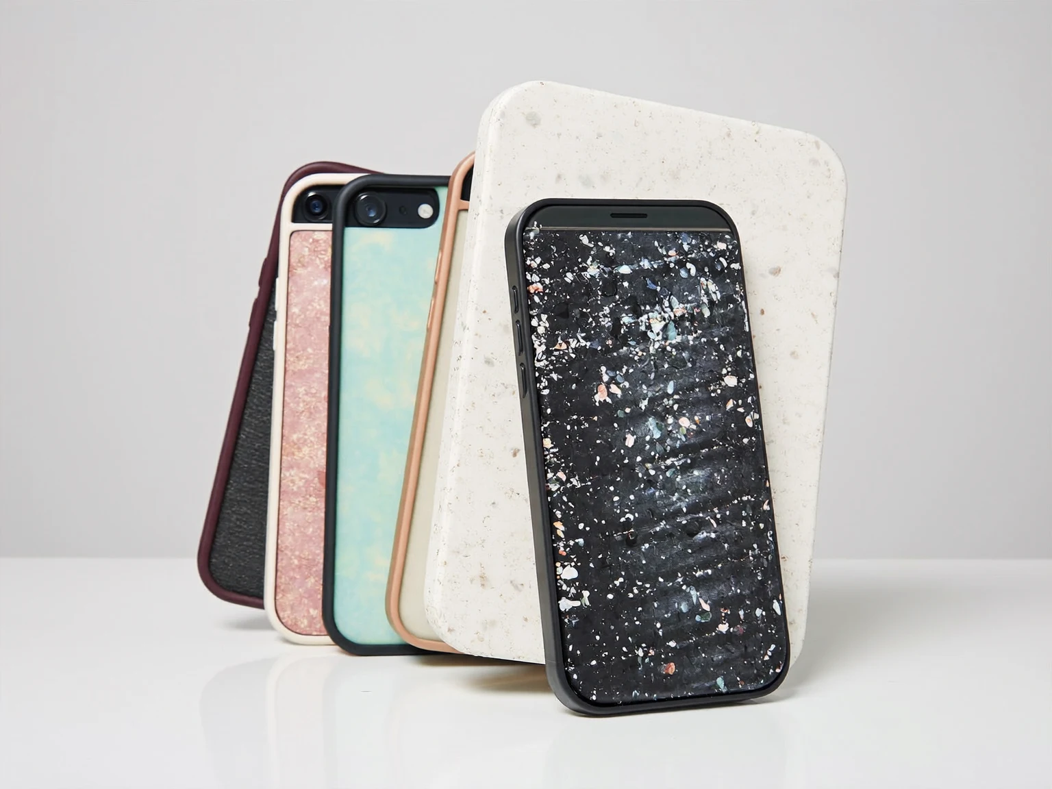 Illustration générée : usage quotidien d'un smartphone protégé